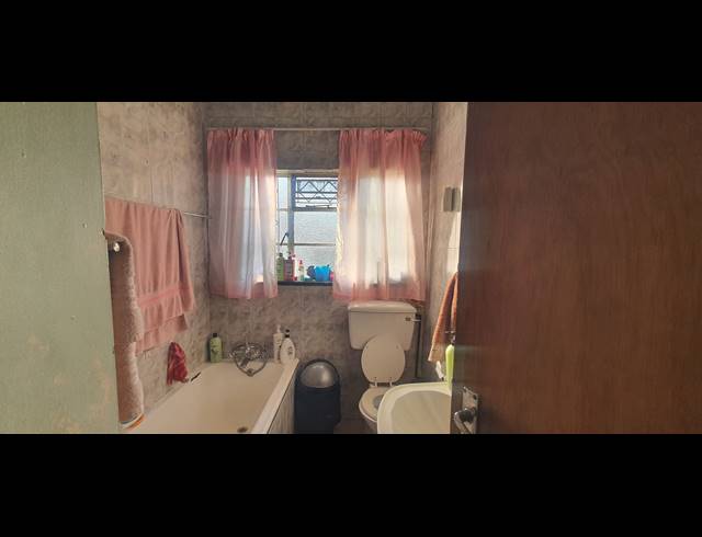 3 BEDROOM HOUSE FOR SALE IN RENSBURG
